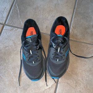 Women’s size 7.5 Tennis shoes